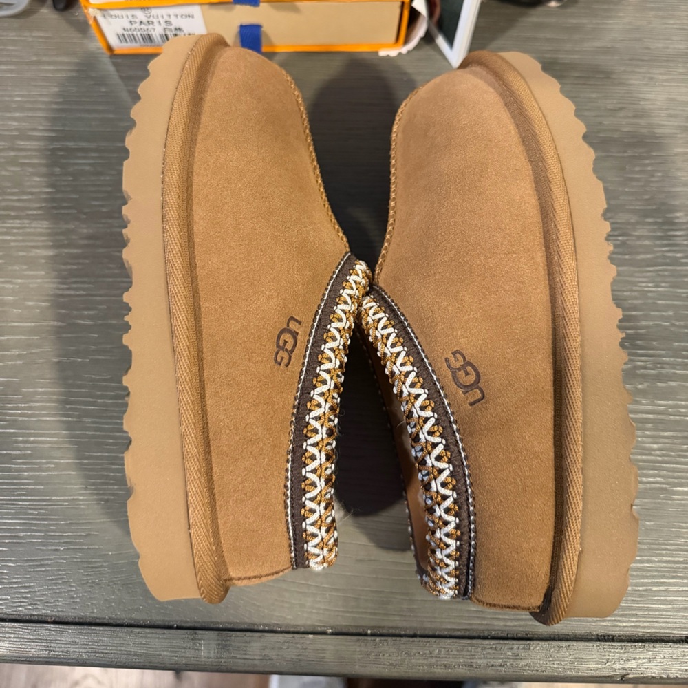 UGG Chestnut Tasman Slip on Shoe Size 12 Toddler - Picture 6 of 6